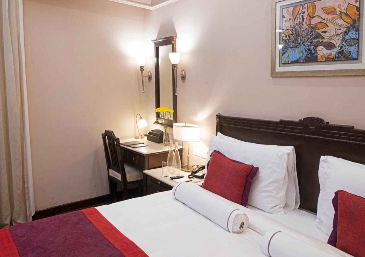 โรงแรมเดอะคลาริดจ์ส นิวเดลี ภายนอก รูปภาพ A room at the hotel