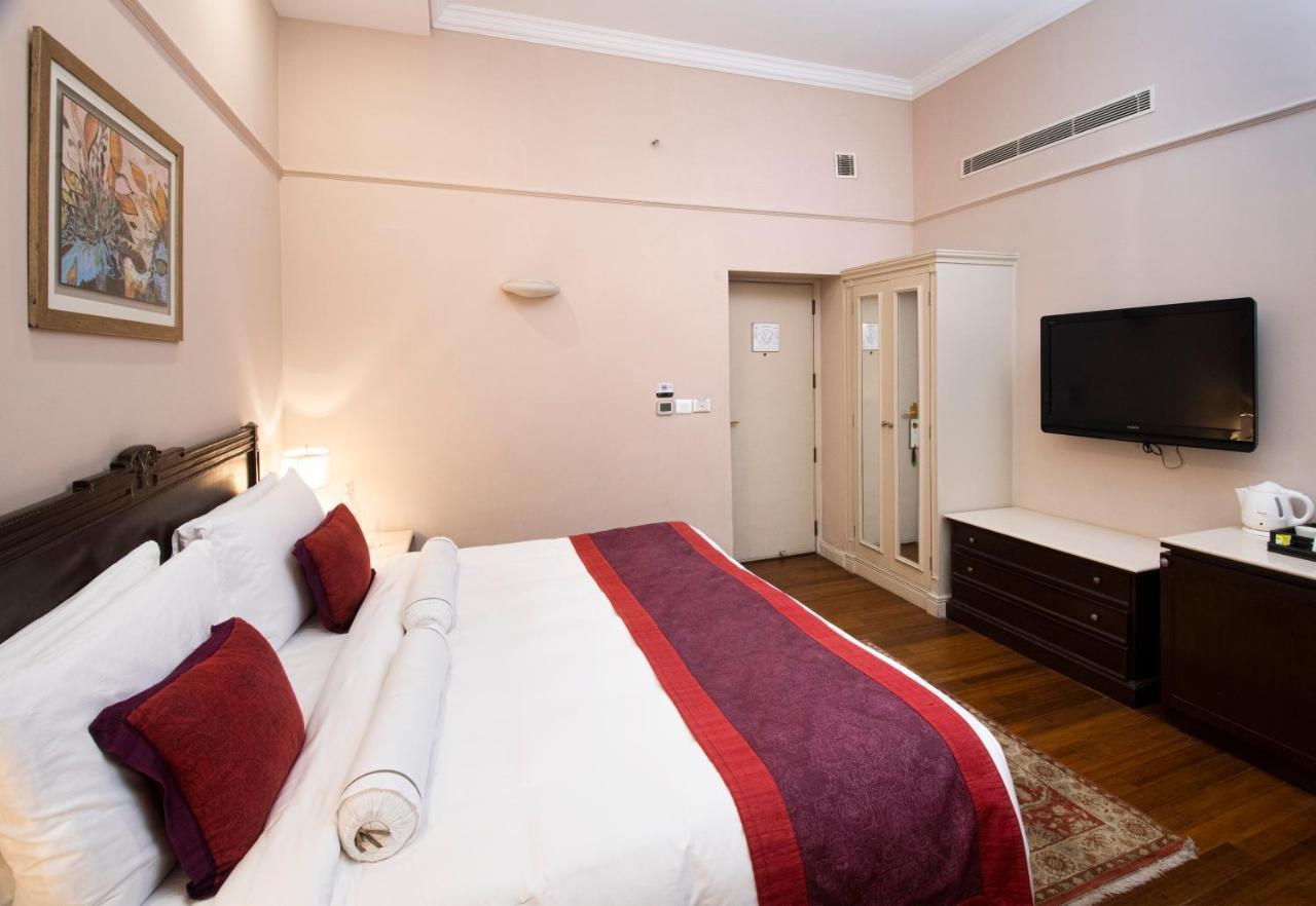 โรงแรมเดอะคลาริดจ์ส นิวเดลี ภายนอก รูปภาพ A room at the hotel