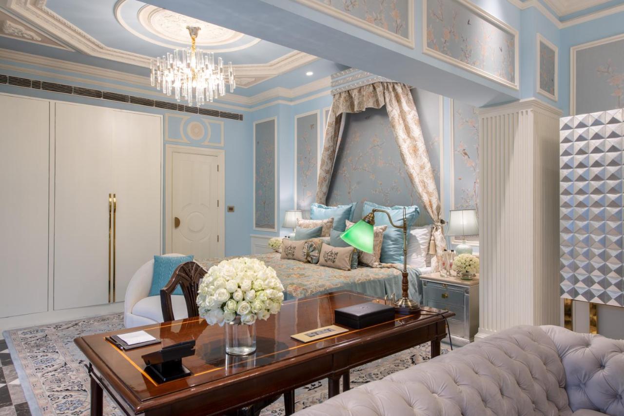 โรงแรมเดอะคลาริดจ์ส นิวเดลี ภายนอก รูปภาพ A bedroom at the hotel