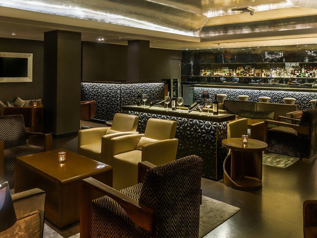 โรงแรมเดอะคลาริดจ์ส นิวเดลี ภายนอก รูปภาพ The bar at the Concourse Lounge