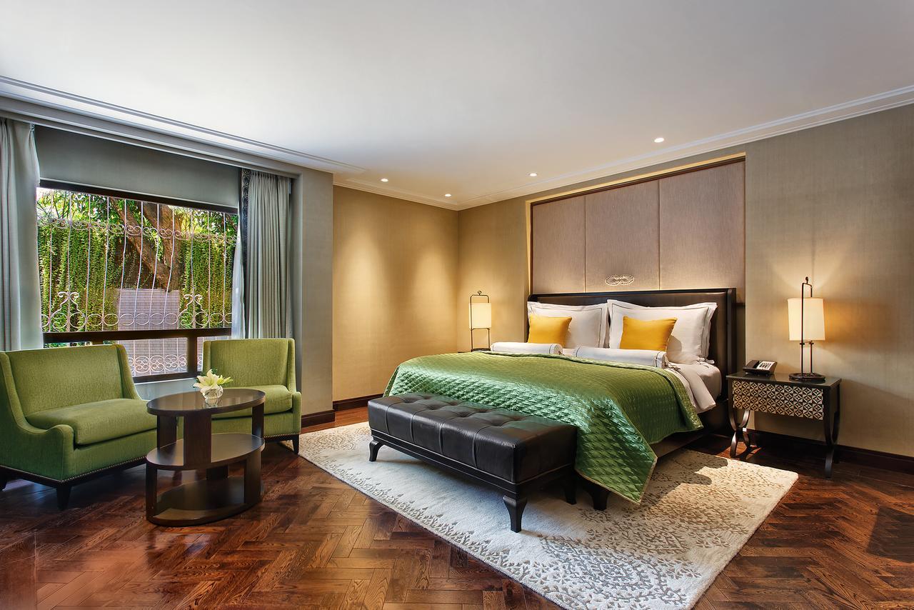 โรงแรมเดอะคลาริดจ์ส นิวเดลี ภายนอก รูปภาพ A bedroom at The Oberoi, Mumbai